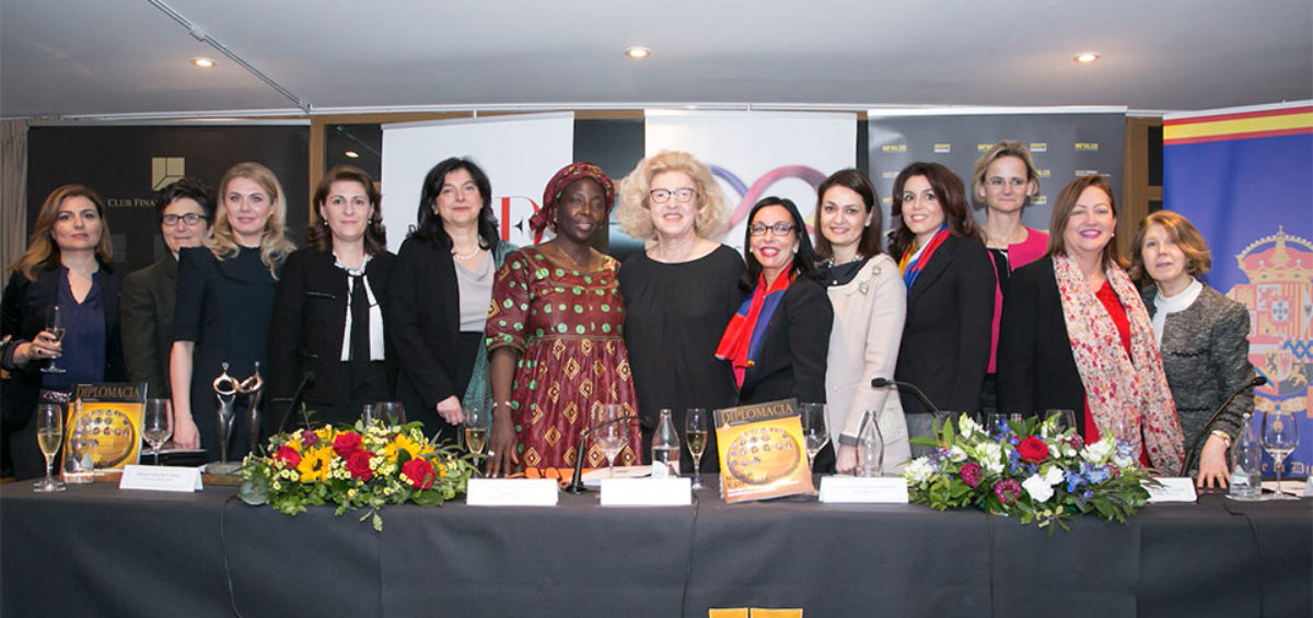 Mujeres Avenir celebró ayer una Conferencia Internacional en la que denuncia la escasa presencia femenina en el cuerpo diplomático mundial 17