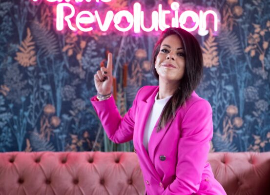 La 'influencer' de finanzas y autora Laura Encina lanza “Femme Revolution”, el único Podcast donde las mujeres cambian las reglas del juego 18